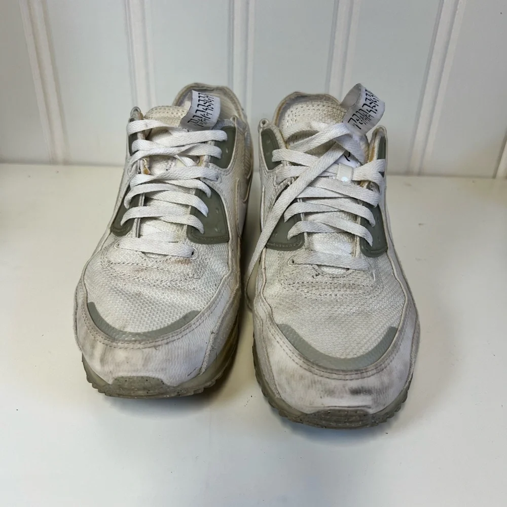 Nike Air Max in White and Gray Terrascape Size 10.5 men's